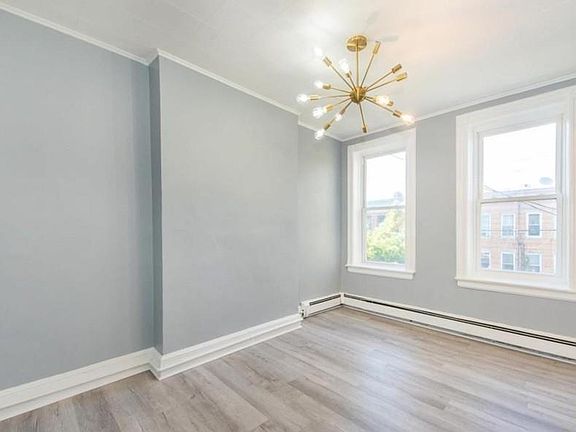 4th image of 396 Woodlawn Ave Floor 2