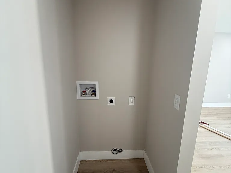 943 N Roosevelt Ave — Photo 11