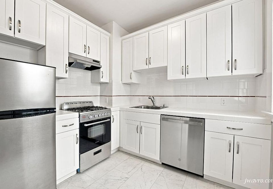 1st image of 1588 Sacramento St #1590-6