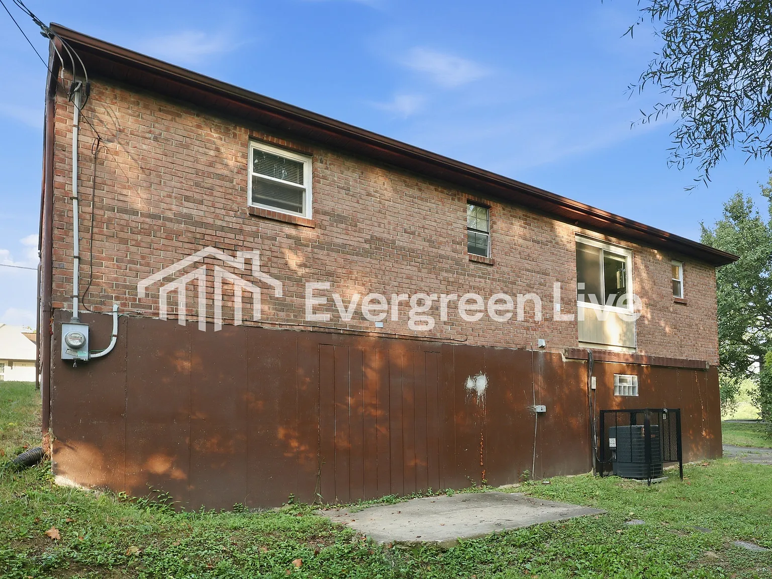 3 bed, 1.0 bath, 1075 sqft, $1,645 — Photo 3