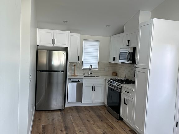 3rd image of 5561 Mason Ave