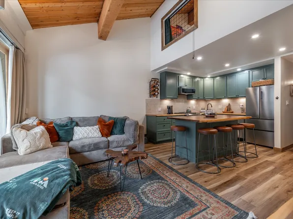 2000 N Village Dr APT 311, Truckee, CA 96161