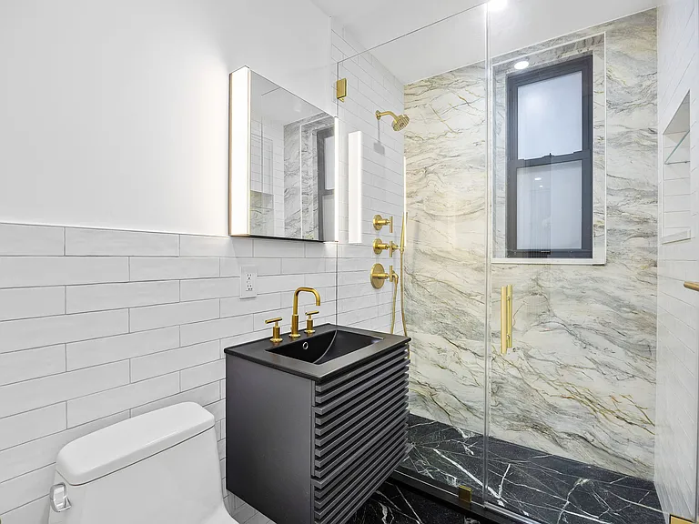 25 Minetta Ln #2F — Photo 14