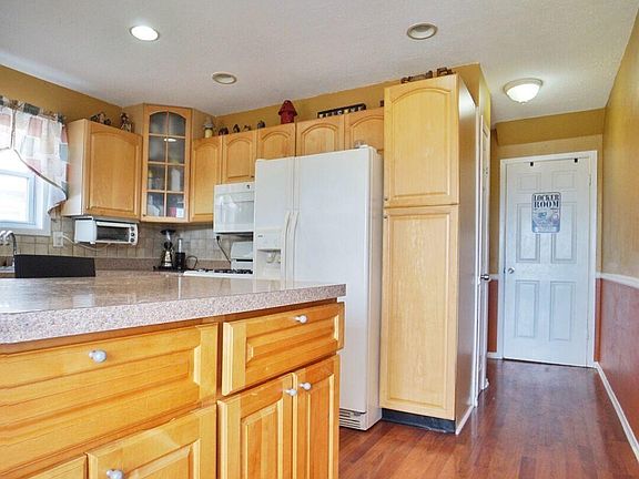 4th image of 126 E Brandis Ave