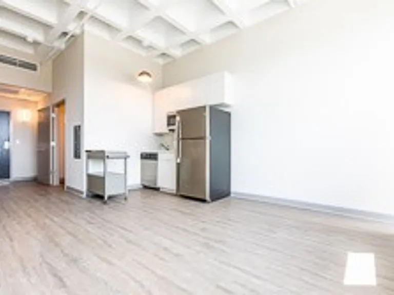 735 W Wisconsin Ave — Photo 21