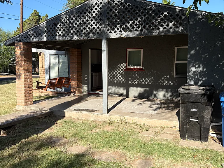 2142 E Clarendon Ave — Photo 16