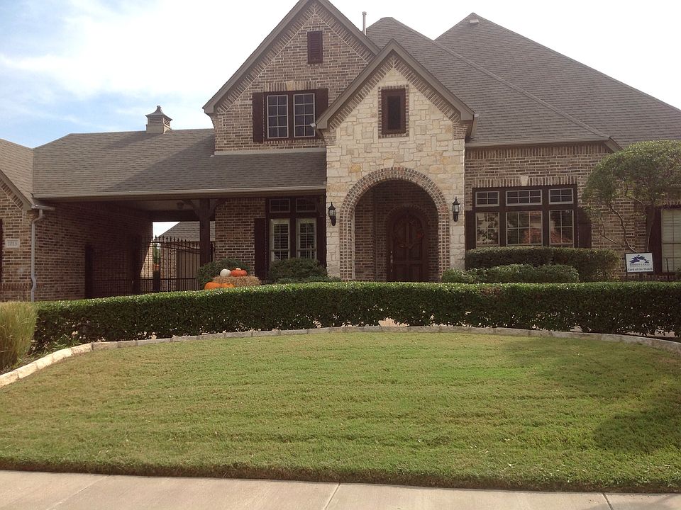 Curb appeal!  circle drive