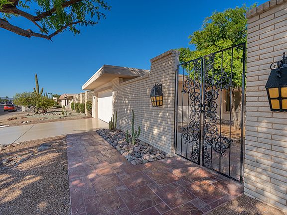 4th image of 10734 W Palmeras Dr