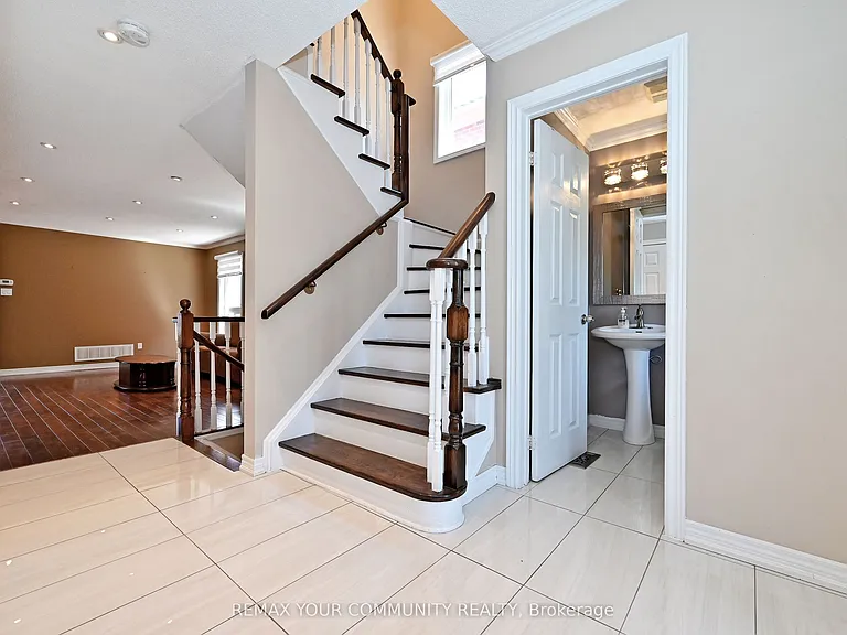 73 Laurendale Ave — Photo 14