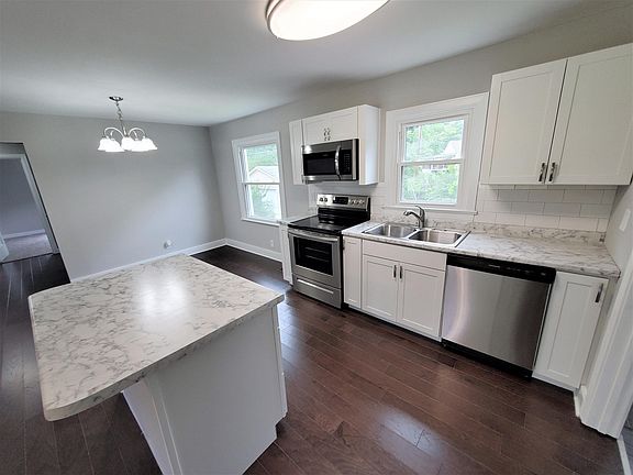 4th image of 302 Canterbury Dr