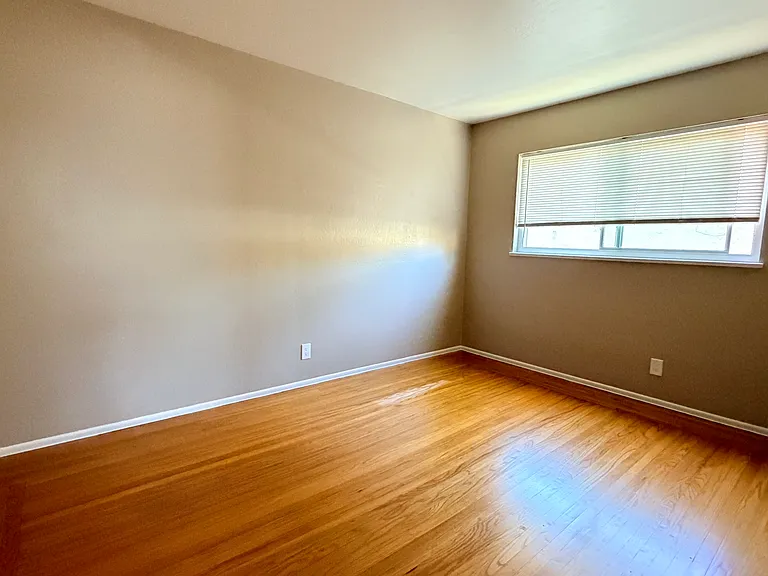 1745 Lexington Ave #1745 — Photo 13