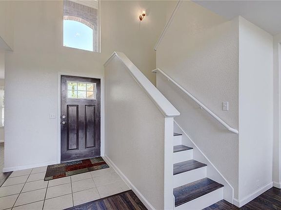 4th image of 1112 Condalia Dr
