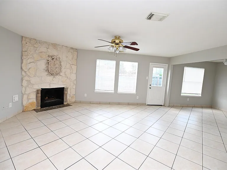 8811 Baskove Dr — Photo 2