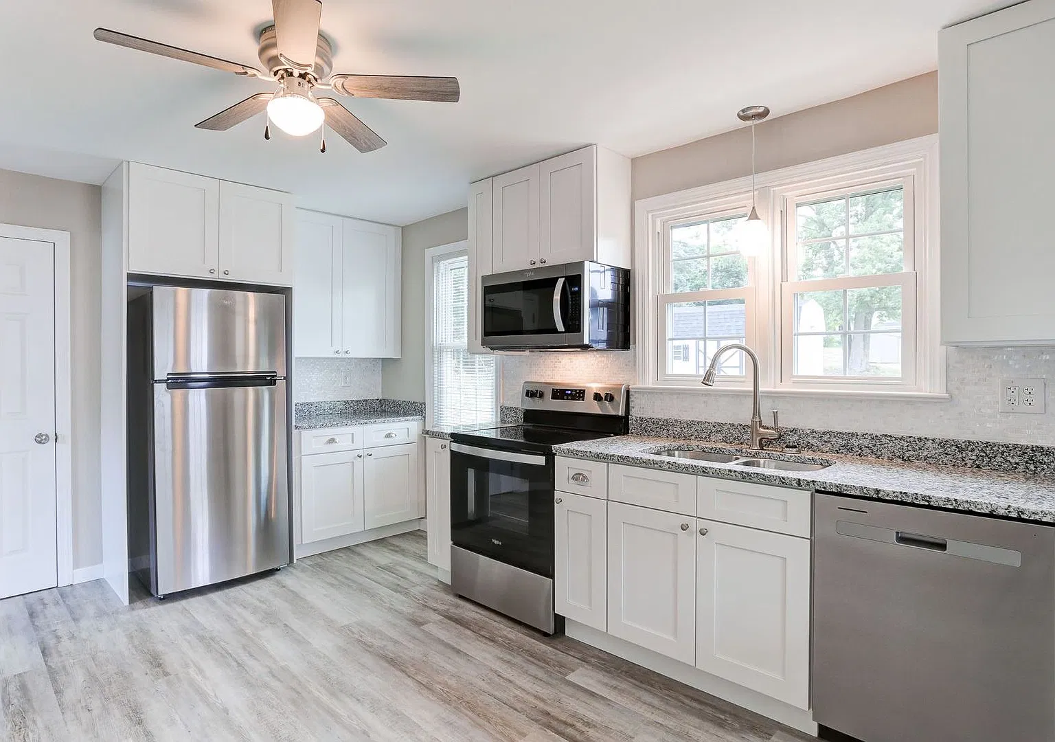 Charming 4 Bedroom Home in Elizabethtown — Photo 1