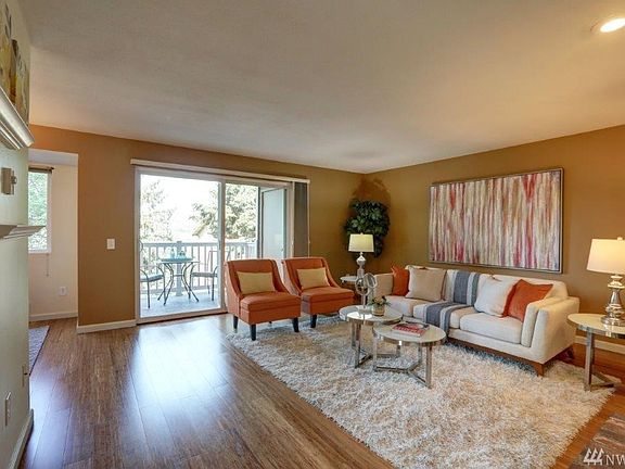 Large Living Room with beautiful Bamboo flooring! Sunny deck outside to dine and enjoy the outdoors!