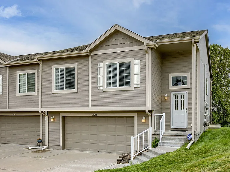 19155 Drexel Cir — Photo 3