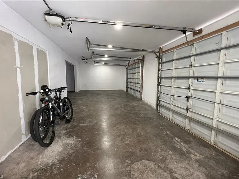 3767 Golden Gate Blvd E — Photo 21