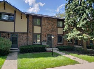 1S224 Dillon Ln, Villa Park, IL 60181