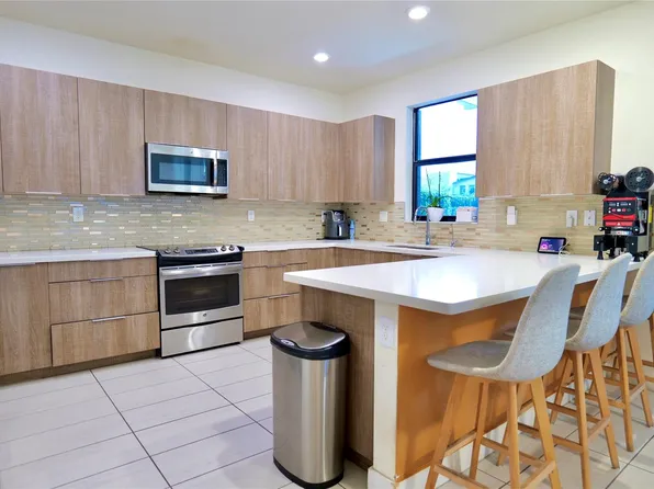 7911 NW 105th Ave, Doral, FL 33178