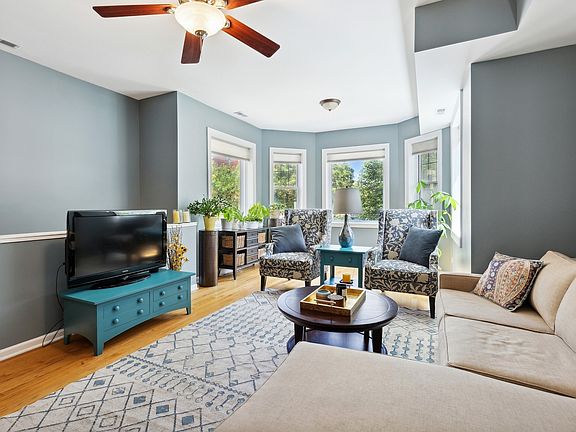 3rd image of 4828 N Albany Ave #1S