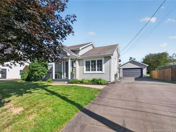 82 Des Bouleaux Ct, Dieppe, NB E1A 7X8