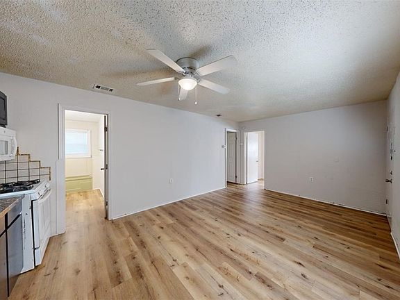 4th image of 4000 Margaret St #B