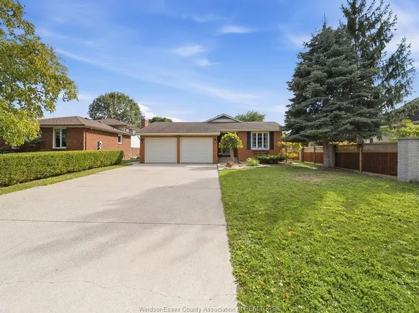 12091 Oliver Dr, Tecumseh, ON N8N 3G8