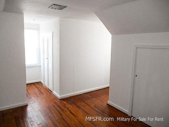 4th image of 102 Hotchkiss St