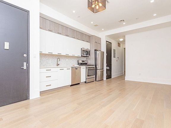 4th image of 601 Saint Marks Ave #55