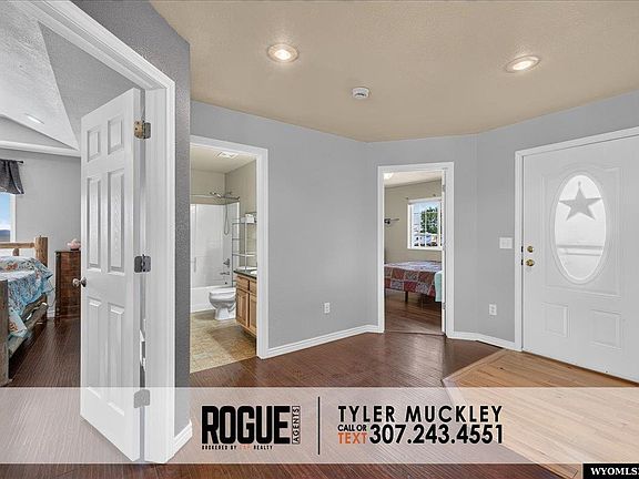 4th image of 2111 Castlerock