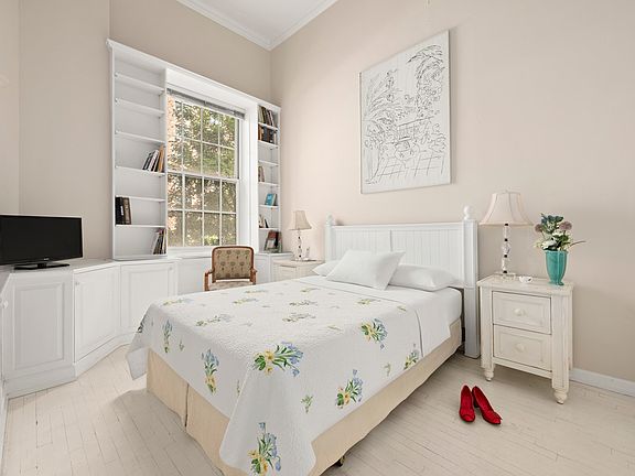 2nd image of 426 W 23rd St APT 2F