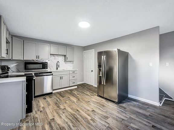 4th image of 333 Oak St