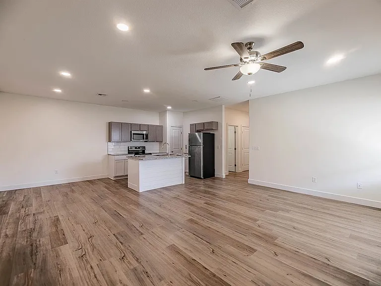 5779 E Bristol St — Photo 2