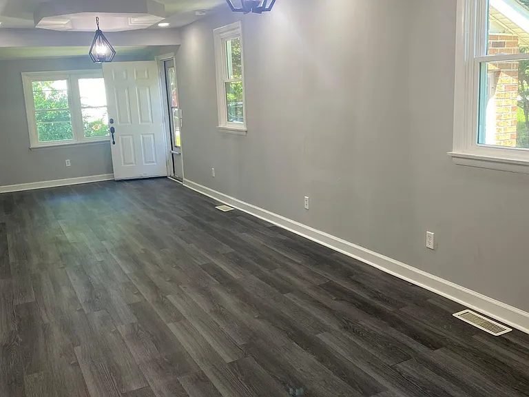 452 Graythorn Rd — Photo 1