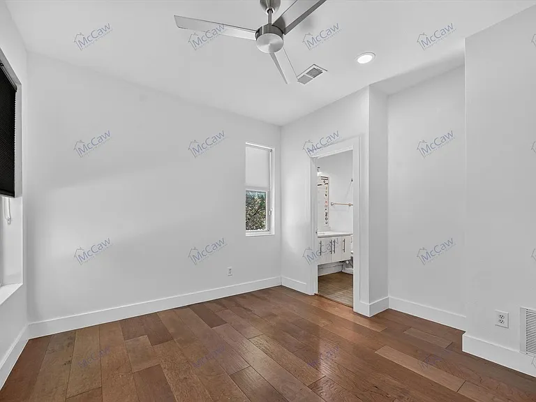 4413 Roseland Ave — Photo 14