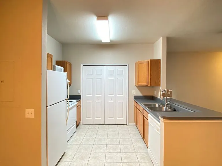447 W Longleaf Dr #403 — Photo 7