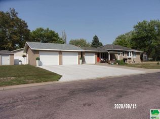 1401 Avenue H, Hawarden, IA 51023