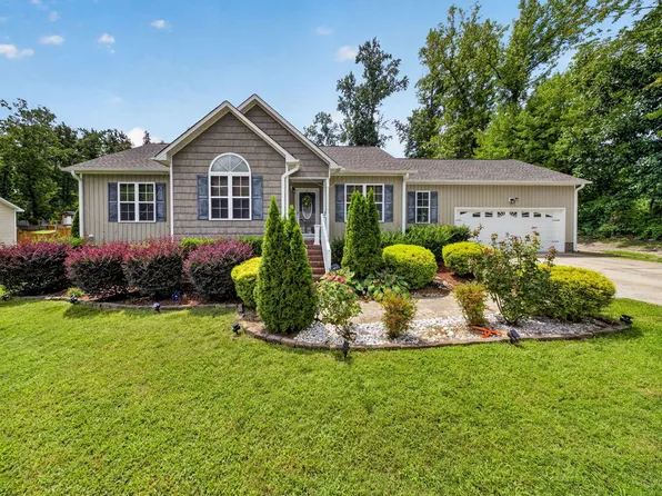 280 Kinsman Ct, Fuquay Varina, NC 27526