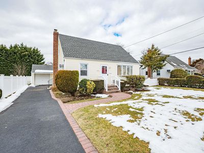142 Cottage Boulevard, Hicksville, NY, 11801