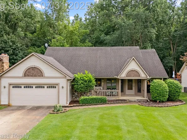 9523 Chaumont Dr, Commerce Township, MI 48382