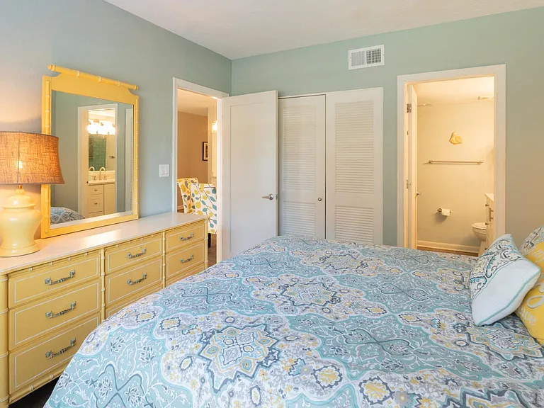 20 Greenbrier St #3-105 — Photo 6