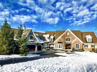 8350 Devon Ct, Chagrin Falls, OH 44023