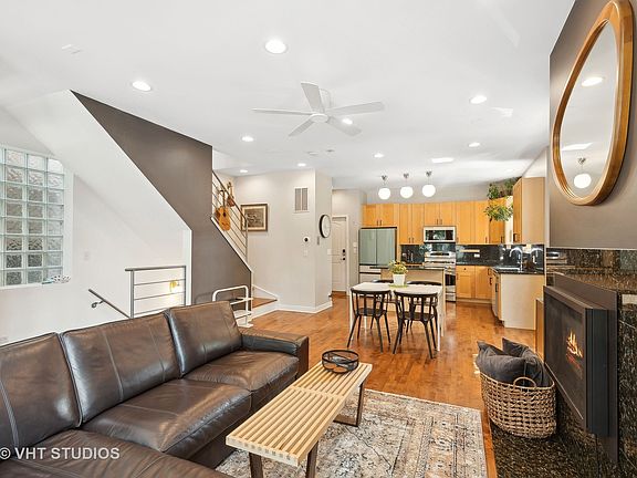 2nd image of 1101 N Hermitage Ave #1F