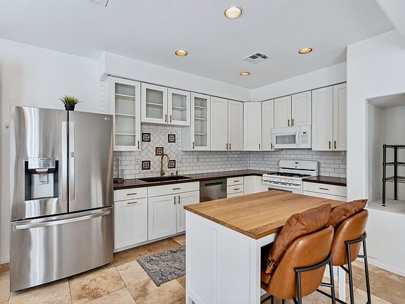 2nd image of 9517 Questa Pointe