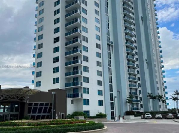 2681 N Flamingo Rd, Fort Lauderdale, FL