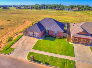 2512 Hayride Dr, Weatherford, OK 73096
