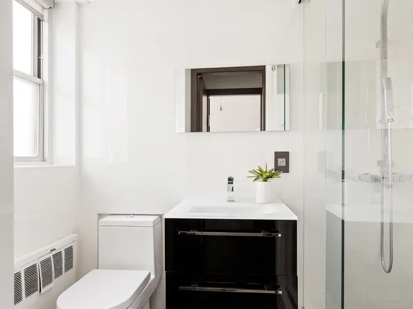 70 East 10th Street image 9 of 10