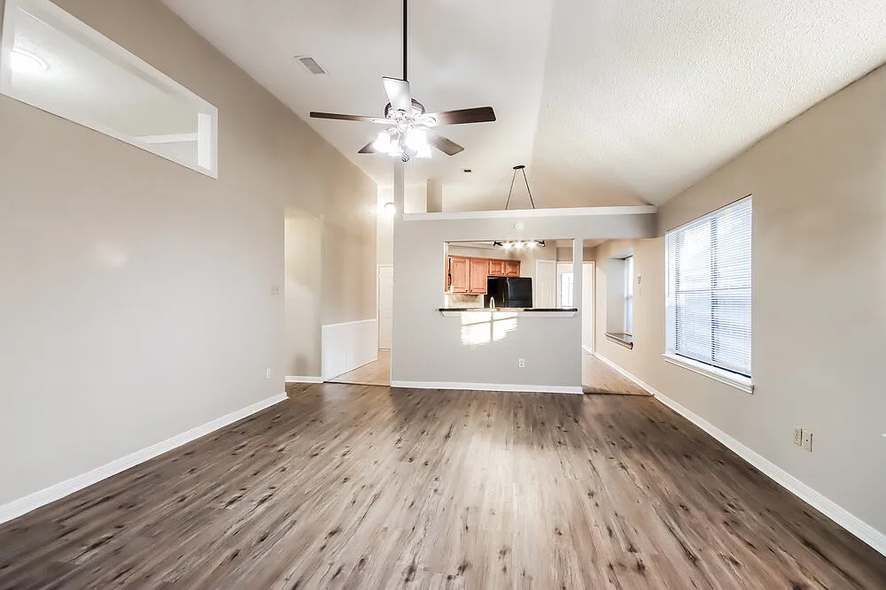 3 bed, 2.0 bath, 1475 sqft, $1,725 — Photo 4