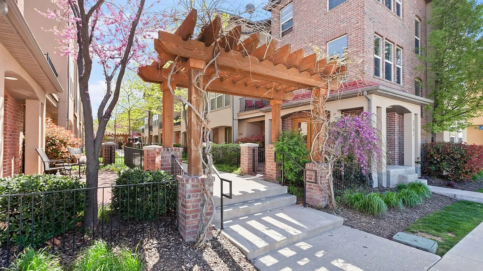 2 bed, 2.5 bath, 1607 sqft, $2,395 — Photo 1