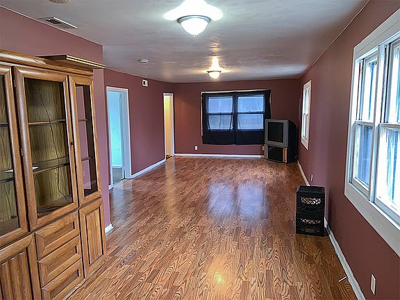 4th image of 15712 S Park Ave